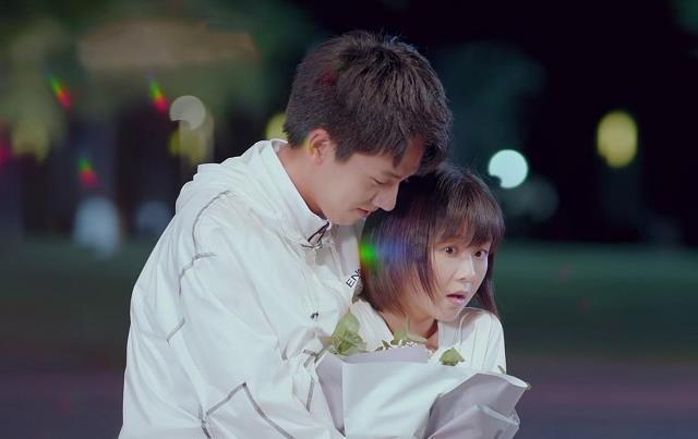 无限翻滚小球