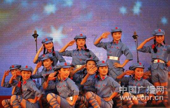 昆明站南广场停车场正式使用 春运期间停车免费